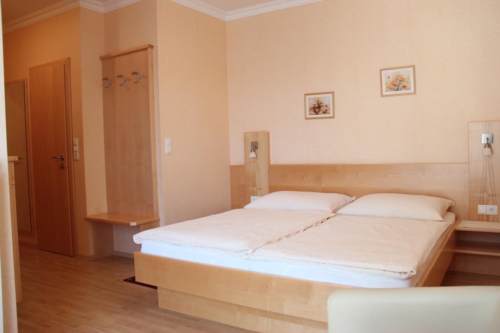 Haus Renee Bed and Breakfast Podersdorf am See Kamer foto