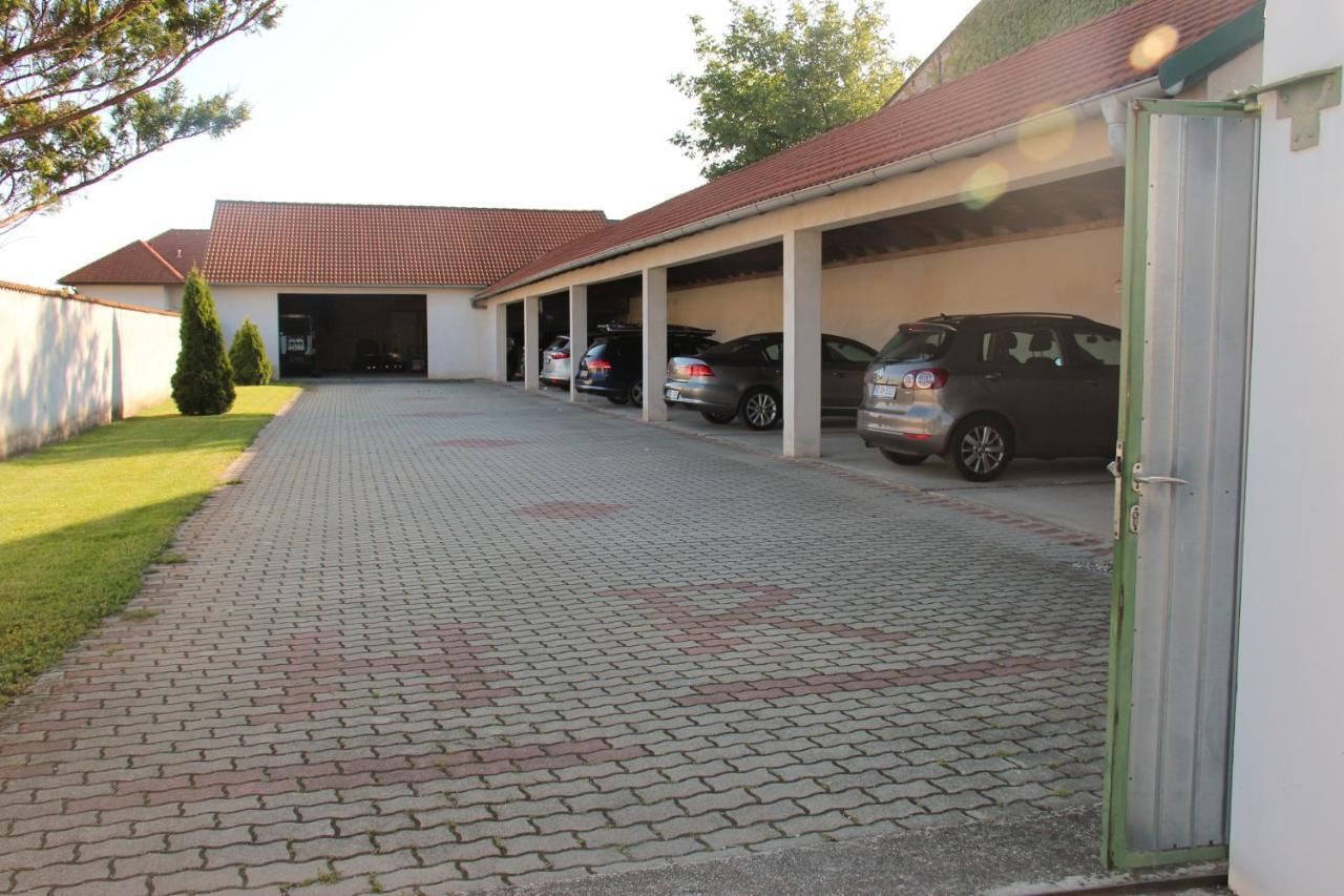 Haus Renee Bed and Breakfast Podersdorf am See Buitenkant foto